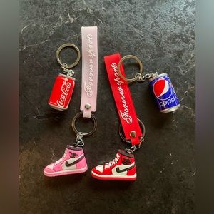 4 Keychains 🔥 NWOT